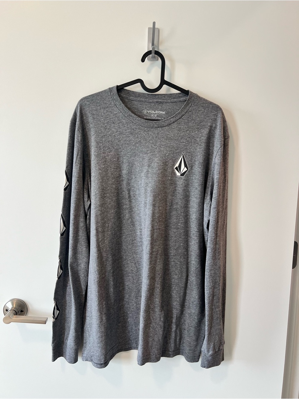 Volcom Men's Long Sleeve Logo Tee in Heather Gray